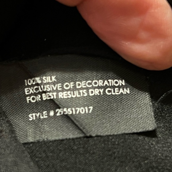 Club Monaco 100% Silk Sleeveless Blouse - Picture 5 of 6